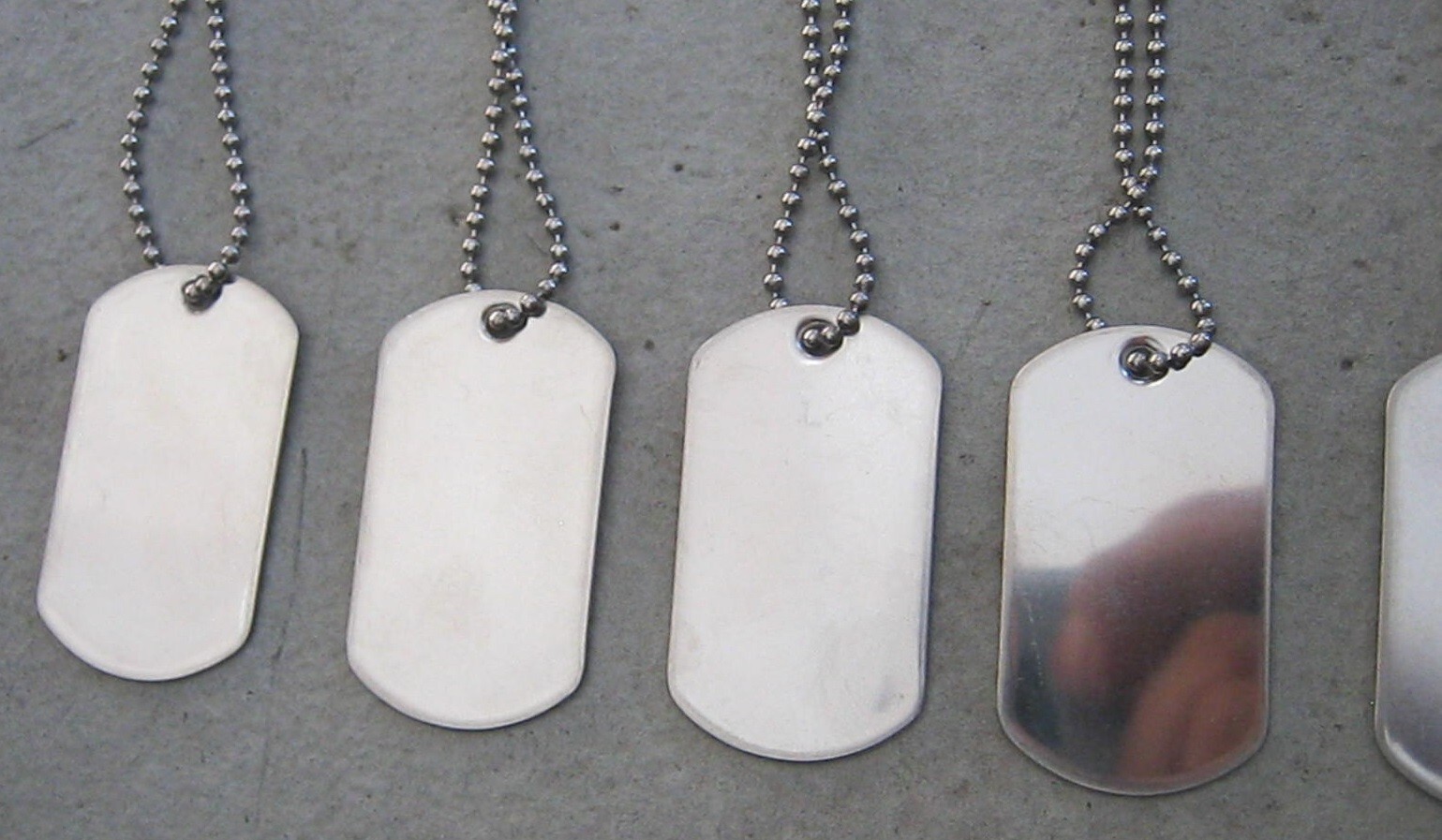 SPECIALTY DOG TAG COLLECTION OF INFANTRY COSCOM SPECIAL OPS AIRBORNE, LOT OF 10
