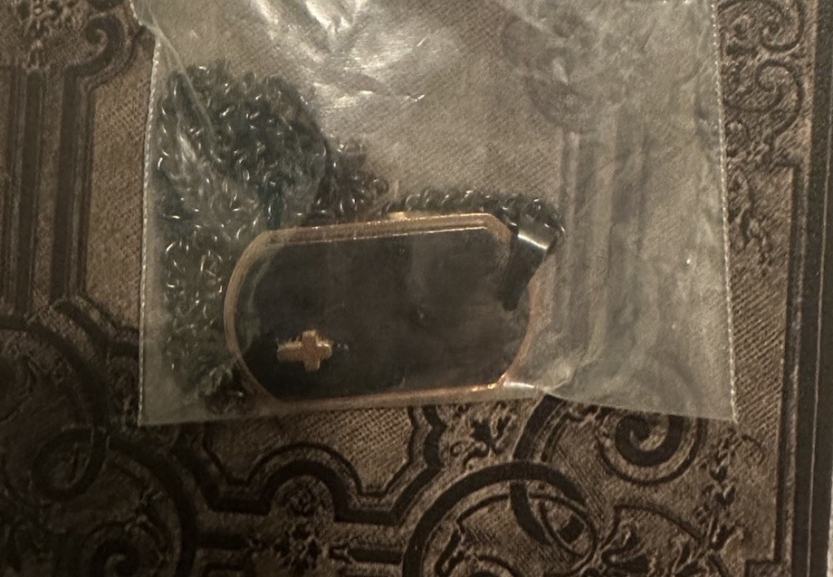 Original Military Dog Tag with Chain in Plastic Bag Militaria Theme